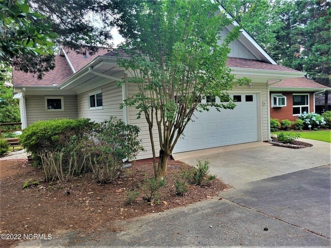 Building Photo - 238 Pine Ridge Dr