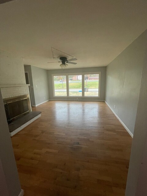 Building Photo - 1827 W Cape Rock Dr