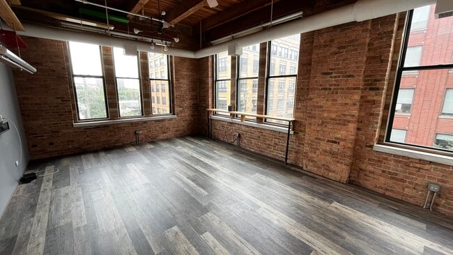 Building Photo - 331 S Peoria St