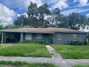 Building Photo - 625 Hinton Crescent