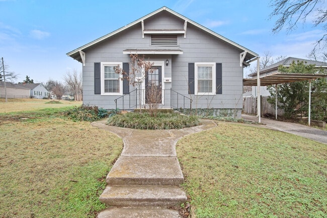 Building Photo - 2306 NW 38th St