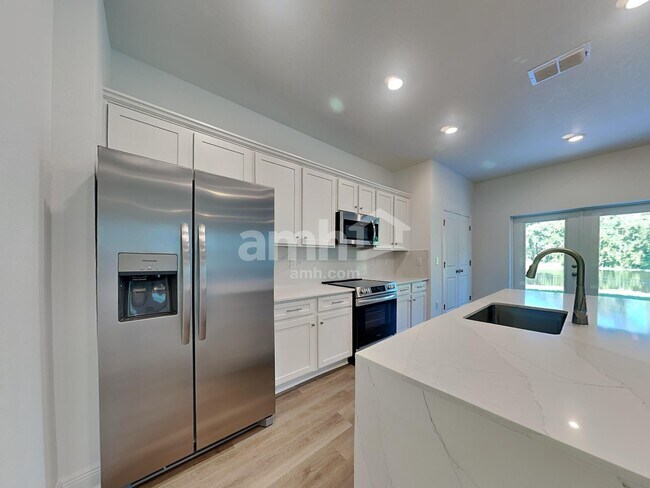 Foto del edificio - 6543 Atlantic Bch Ave