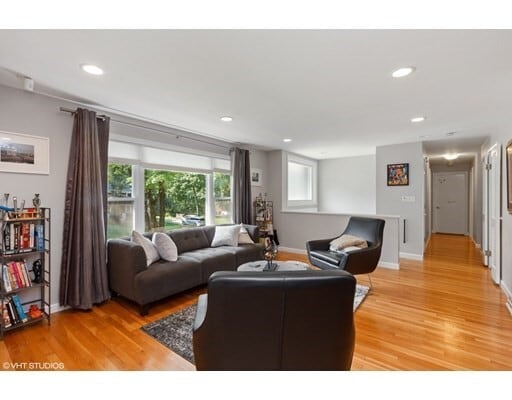 Building Photo - 27 Tall Tree Rd