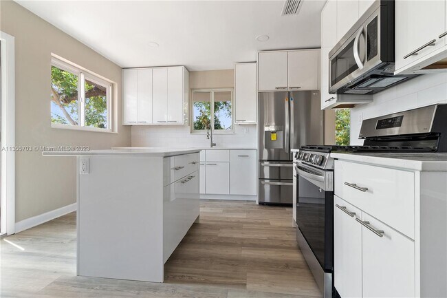 Foto del edificio - 2845 SW 24th St
