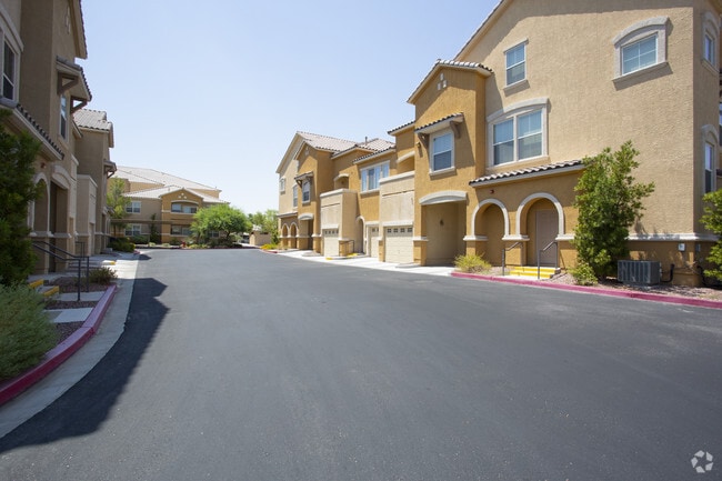 Attached Garages - Esplanade