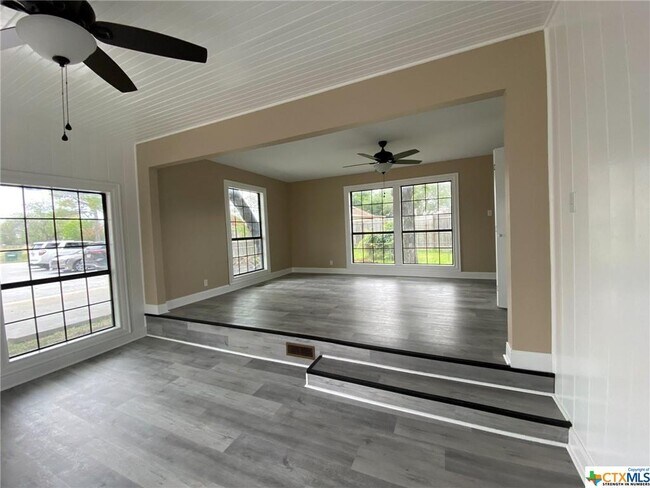 Building Photo - 4802 Country Ln