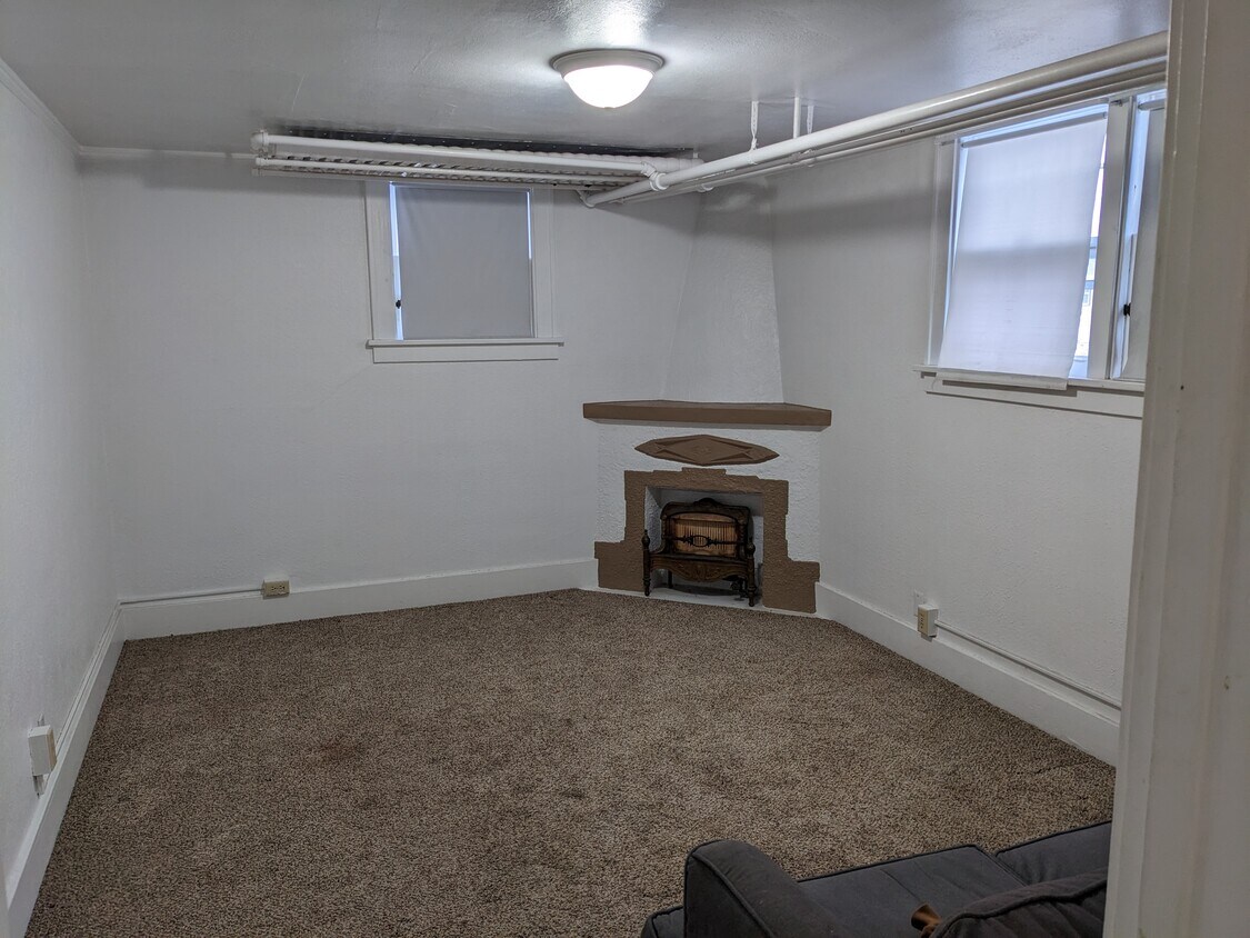Living Room - 402 N 14th St