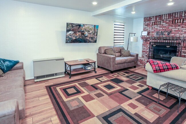 Foto del edificio - 42638 Moonridge Rd