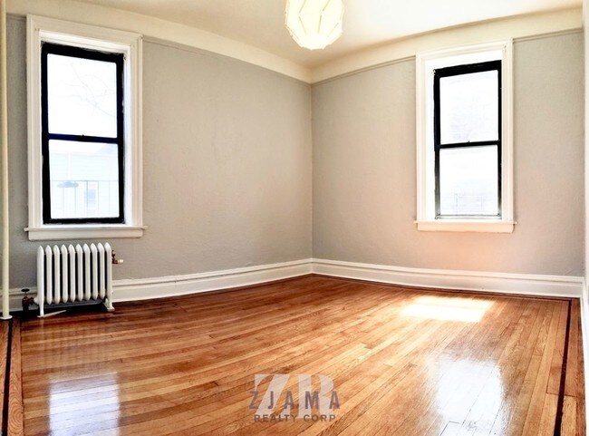 Building Photo - 971 E 34th St