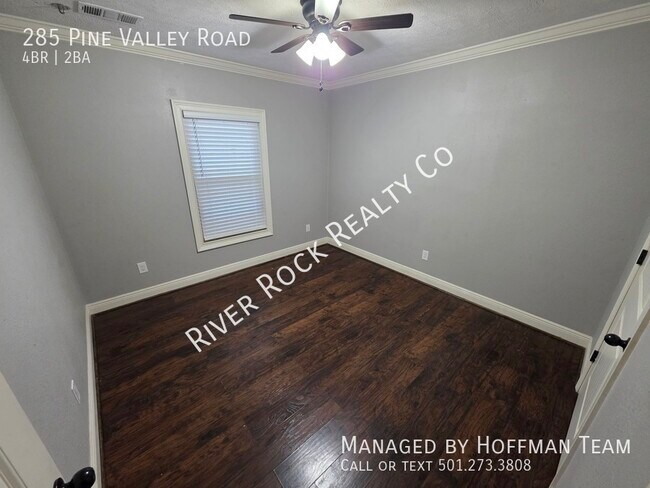 Foto del edificio - 285 Pine Valley Rd