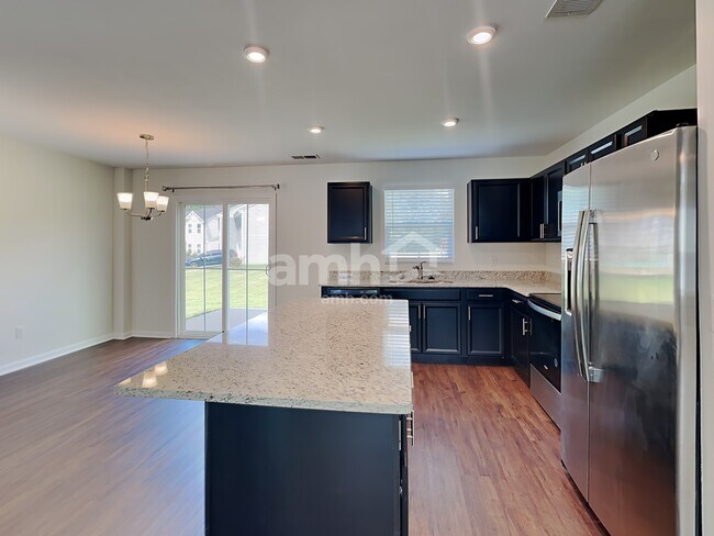 Foto del edificio - 204 Castlebrook Dr