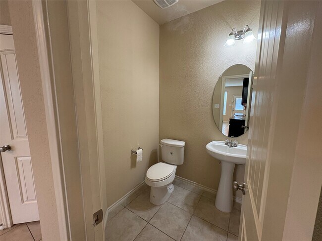 Foto del edificio - 1410 Spencer Glen Ln