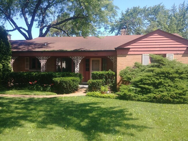 Foto del edificio - 708 Edgemont Ln