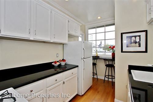 Building Photo - 2556 Gough St