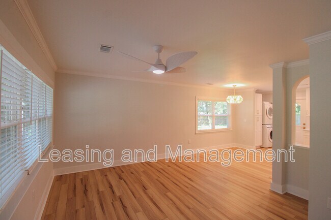 Foto del edificio - 1757 Skinner Ave