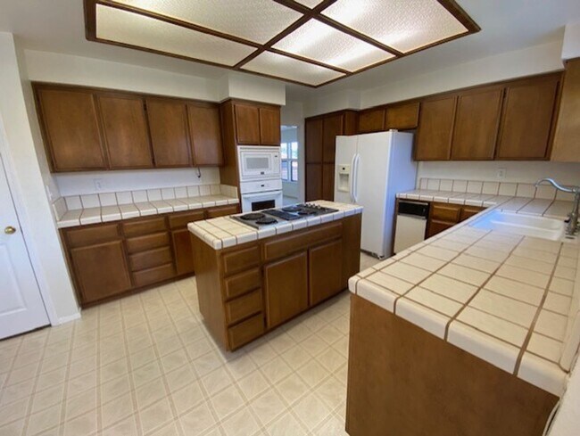 Foto del edificio - Glen Heights Condo