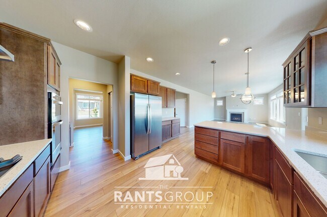 Foto del edificio - Beautiful Newer Home! Easy I5 access!