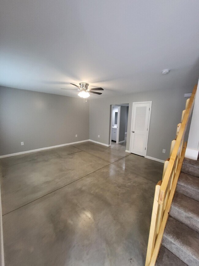 Building Photo - 6361 Kidville Rd