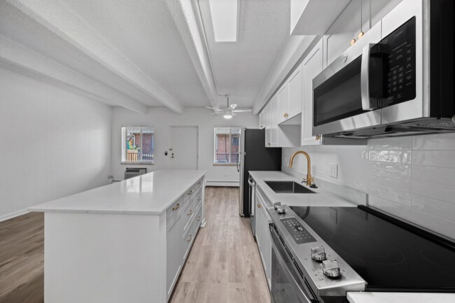 Building Photo - 815 E Ellsworth Ave