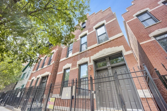 Building Photo - 1325 W 18th Pl