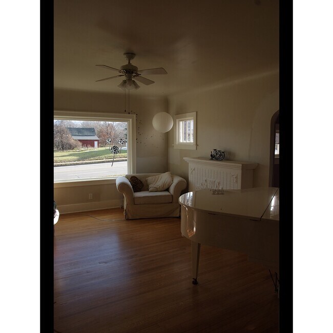 Foto del edificio - 921 Fuller Ave NE
