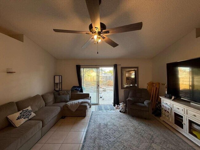 Building Photo - 2722 Shalimar Dr