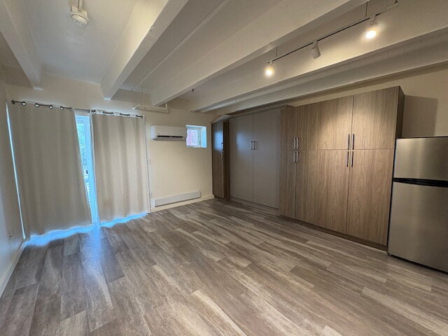 Primary Photo - Cute Pet Friendly Studio Apartment Near Sl...