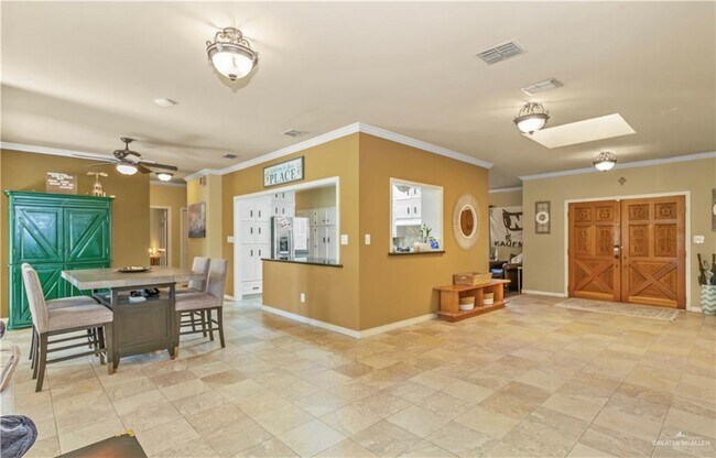 Building Photo - 218 Palm Valley Dr E