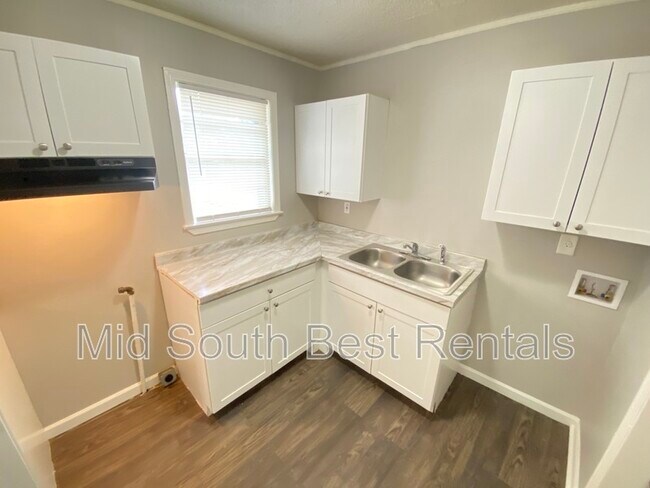 Building Photo - 276 E Shelby Dr