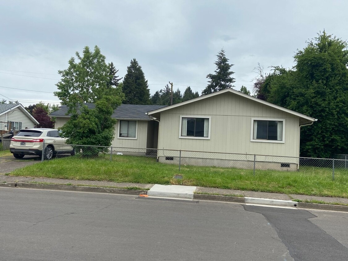 New Paint & Flooring. Large yard and over... - New Paint & Flooring.  Large yard and over...