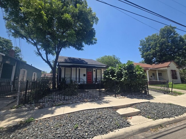 Beautiful Renovated Historical Home by Downtown SA! - Beautiful Renovated Historical Home by Downtown SA!