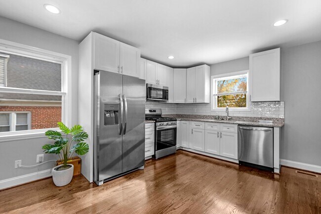 Photo - 4923 Lasalle Ave Apartment