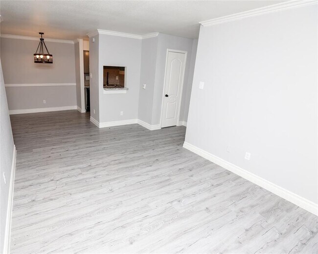 Building Photo - 2700 Westridge St