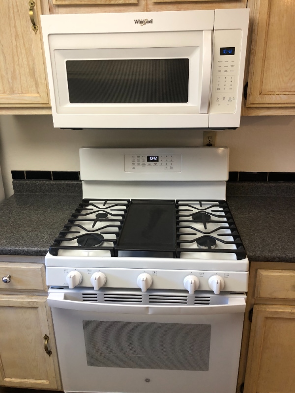 Building Photo - 1006 W Calle Del Sol