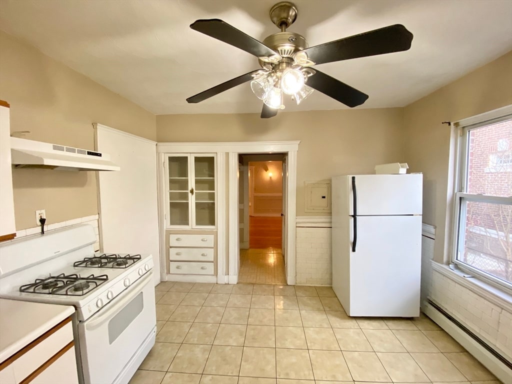 Primary Photo - 19 Brookledge St