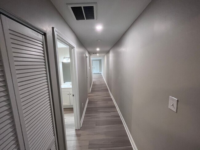 Foto del edificio - 2 Bedroom Updated Duplex in Frankfort
