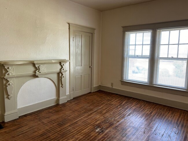 Living Room - 305 N 4th St