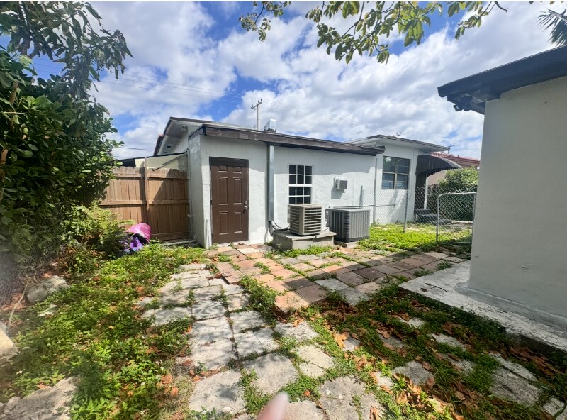 Primary Photo - 3340 NW 17th St