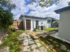 Building Photo - 3340 NW 17th St