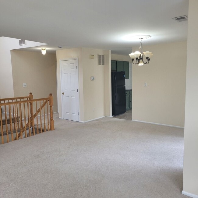 Building Photo - Spacious, freshly painted with lots of ame...