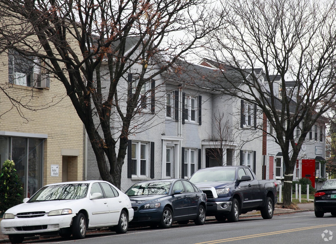 Building Photo - 2103-2105 Mt Vernon Ave