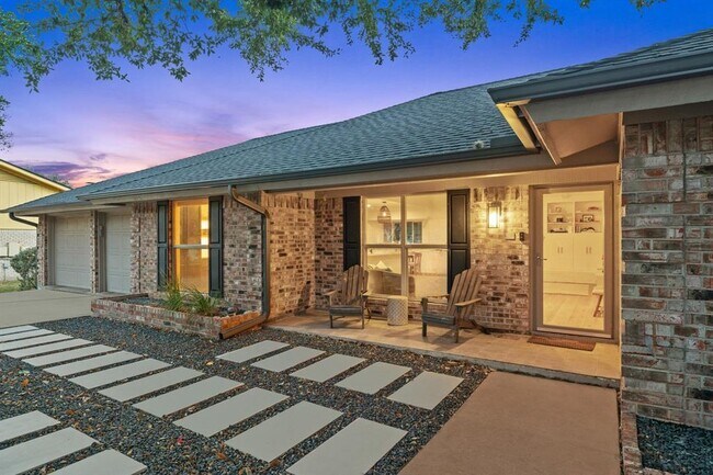 Building Photo - 2303 Inverrary Cir