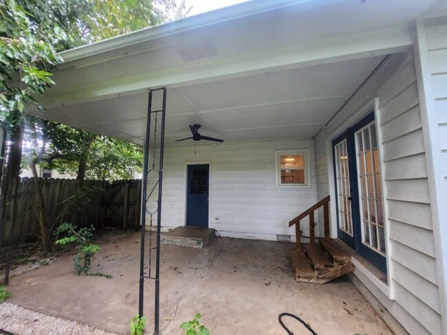 Building Photo - Modern 2 Bedroom 1 Bath house