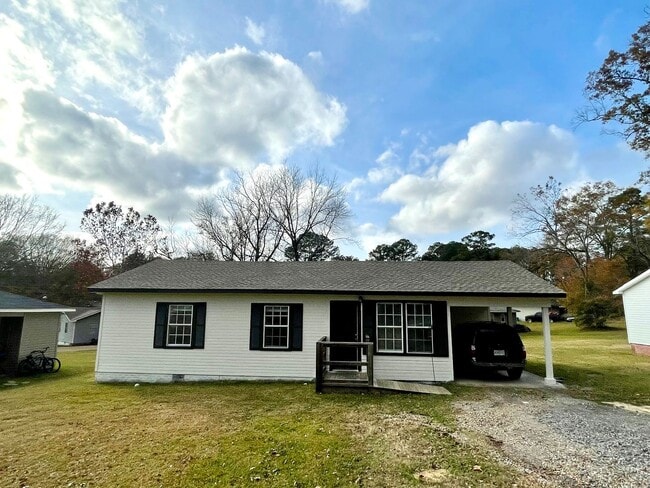 Building Photo - 3 Bed/1.5 Bath Available in Downtown Brandon!