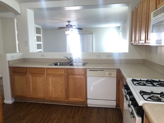 Building Photo - GREAT 3 BEDROOM RENTAL-sz