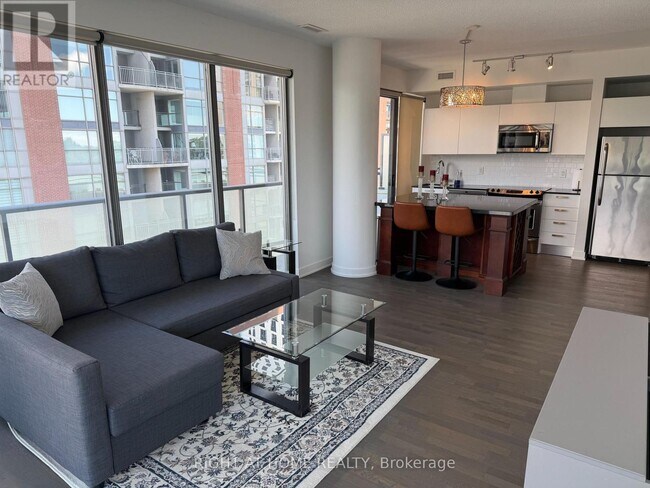 Photo du bâtiment - 1815 Yonge St