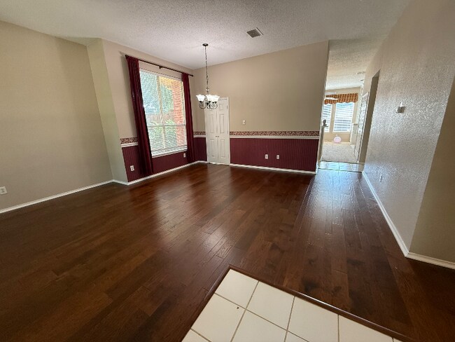 Foto del edificio - 1022 Dickens Ln