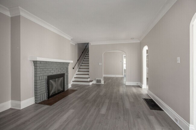 Foto del edificio - 3300 Dellwood Rd