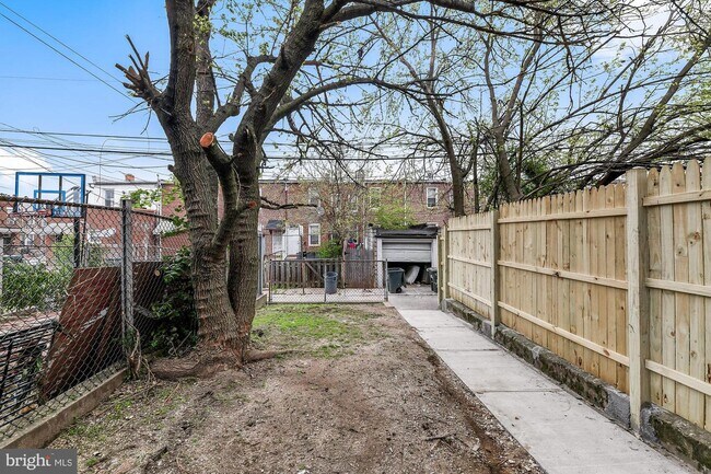 Building Photo - 2808 Mayfield Ave