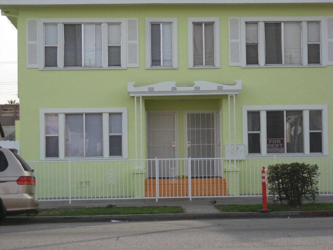 Front - 828 E 10th St